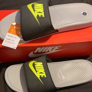 New Men’s size 18 slides